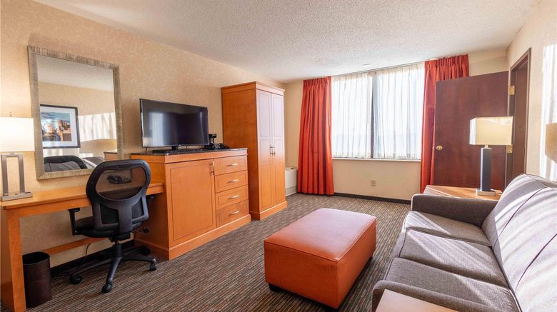 <b>Drury Inn & Suites St Louis Union Stn Room</b>. Images powered by <a href="https://iceportal.shijigroup.com/" title="IcePortal" target="_blank">IcePortal</a>.