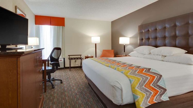 Drury Inn & Suites Columbia Stadium Blvd Room