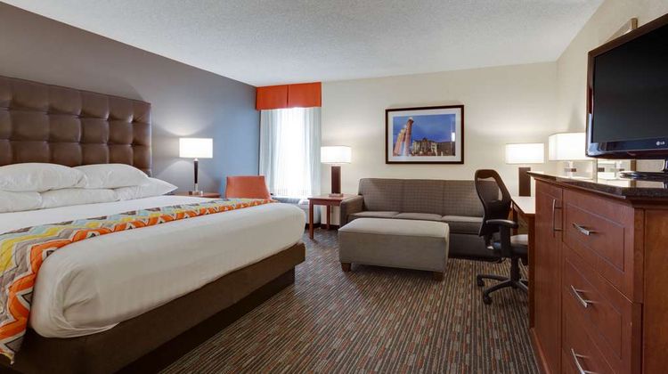 Drury Inn & Suites Columbia Stadium Blvd Room