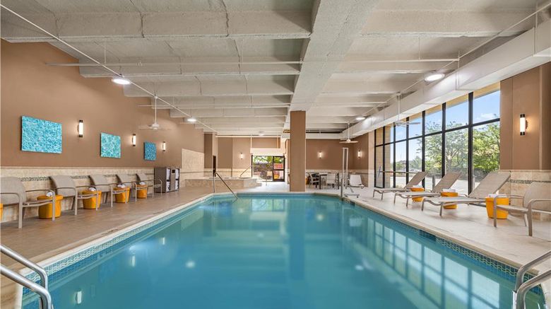 <b>Drury Plaza Hotel St Louis Creve Coeur Pool</b>. Images powered by <a href="https://iceportal.shijigroup.com/" title="IcePortal" target="_blank">IcePortal</a>.