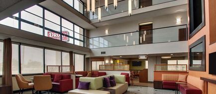 Drury Inn & Suites Bowling Green Lobby