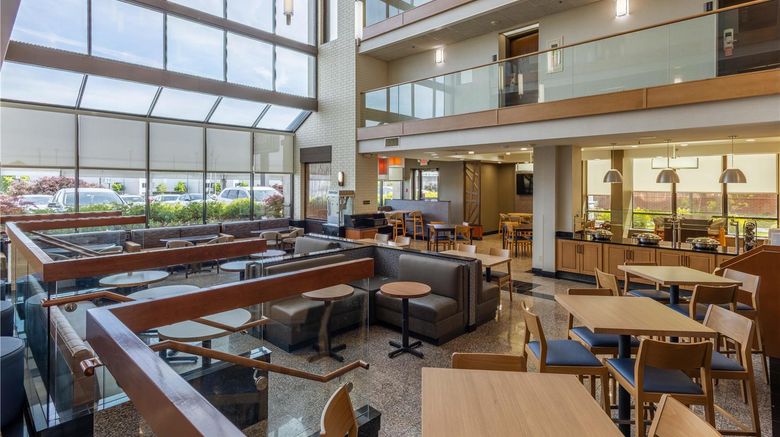 <b>Drury Inn & Suites St Louis Airport Lobby</b>. Images powered by <a href="https://iceportal.shijigroup.com/" title="IcePortal" target="_blank">IcePortal</a>.