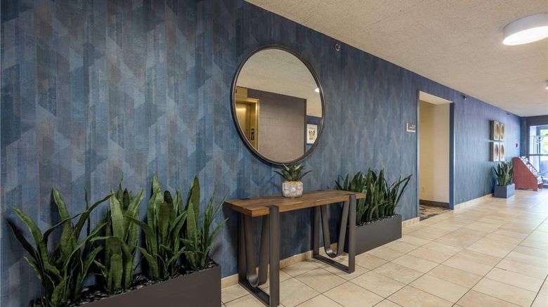 <b>Drury Inn & Suites St Louis Airport Lobby</b>. Images powered by <a href="https://iceportal.shijigroup.com/" title="IcePortal" target="_blank">IcePortal</a>.