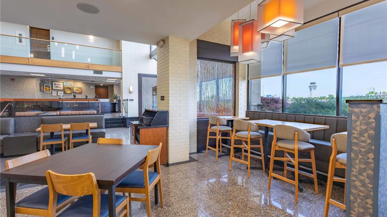 <b>Drury Inn & Suites St Louis Airport Restaurant</b>. Images powered by <a href="https://iceportal.shijigroup.com/" title="IcePortal" target="_blank">IcePortal</a>.