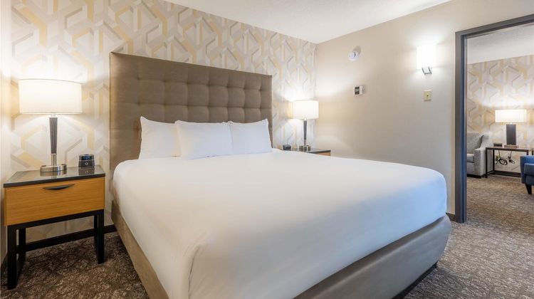 Drury Inn & Suites St Louis Airport Room