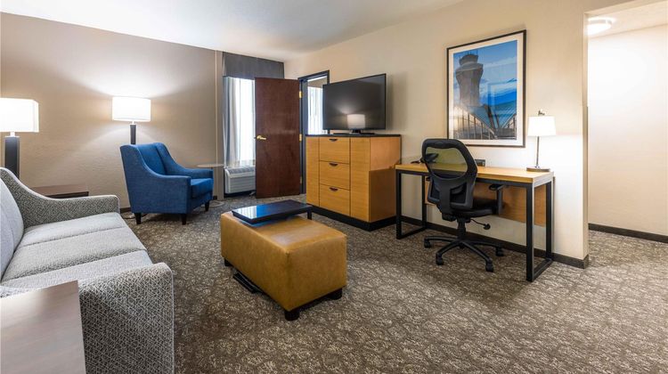 Drury Inn & Suites St Louis Airport Room