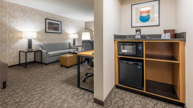 Drury Inn & Suites St Louis Airport Room