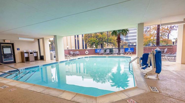 Drury Inn & Suites Houston Galleria Pool