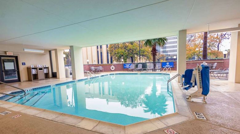 <b>Drury Inn & Suites Houston Galleria Pool</b>. Images powered by <a href="https://iceportal.shijigroup.com/" title="IcePortal" target="_blank">IcePortal</a>.