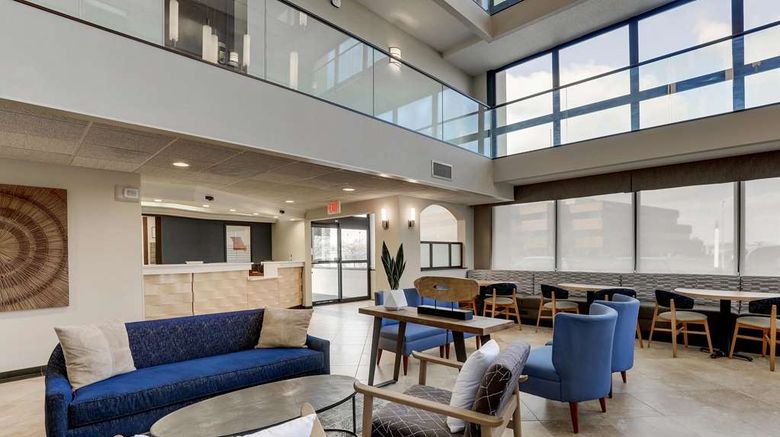 <b>Drury Inn & Suites St Louis St Peters Lobby</b>. Images powered by <a href="https://iceportal.shijigroup.com/" title="IcePortal" target="_blank">IcePortal</a>.
