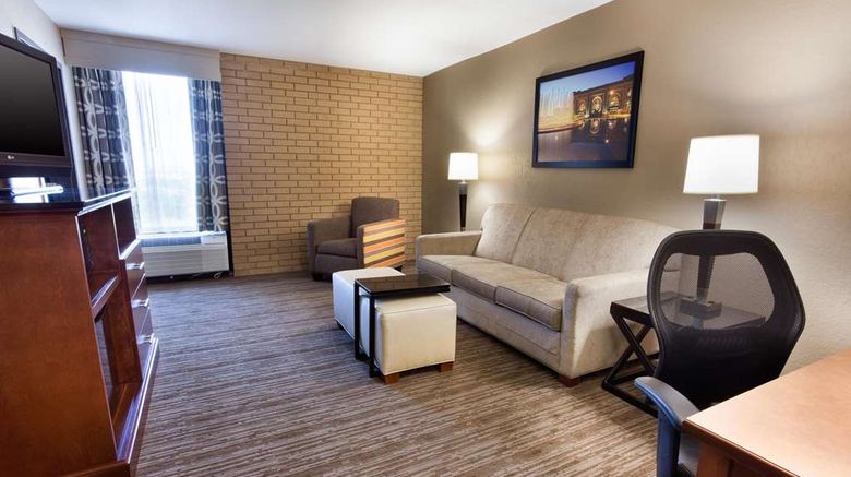 <b>Drury Inn & Suites Kansas City Airport Room</b>. Images powered by <a href="https://iceportal.shijigroup.com/" title="IcePortal" target="_blank">IcePortal</a>.