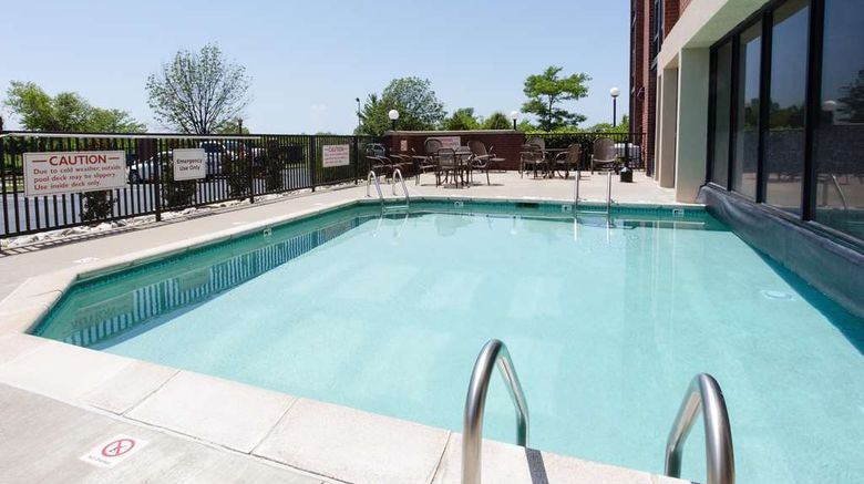 <b>Drury Inn & Suites Kansas City Airport Pool</b>. Images powered by <a href="https://iceportal.shijigroup.com/" title="IcePortal" target="_blank">IcePortal</a>.