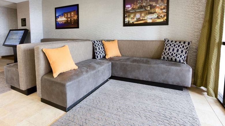 <b>Drury Inn & Suites Kansas City Airport Lobby</b>. Images powered by <a href="https://iceportal.shijigroup.com/" title="IcePortal" target="_blank">IcePortal</a>.