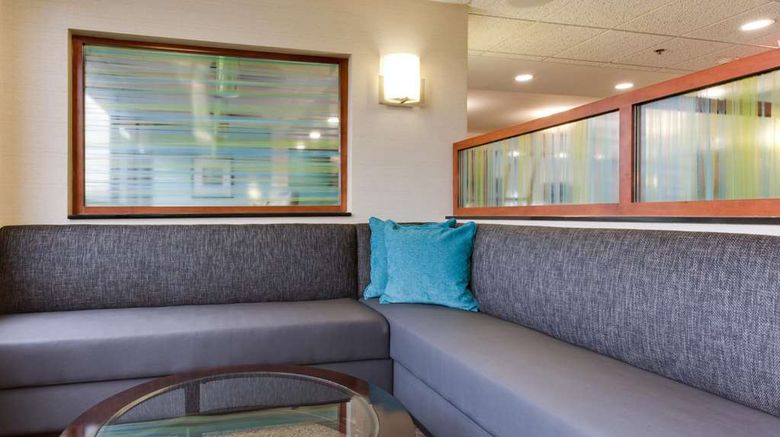 <b>Drury Inn & Suites Birmingham Grandview Lobby</b>. Images powered by <a href="https://iceportal.shijigroup.com/" title="IcePortal" target="_blank">IcePortal</a>.
