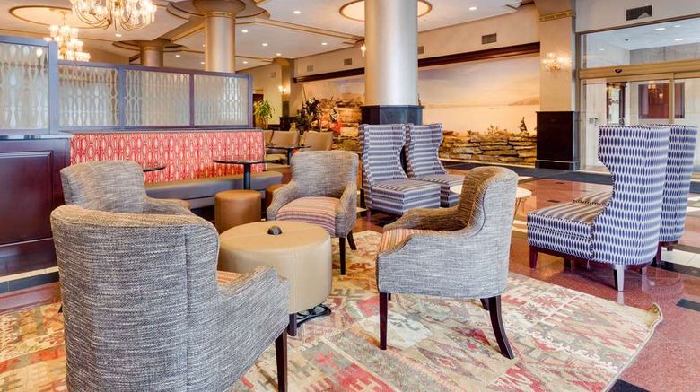 <b>Drury Plaza Hotel St Louis at the Arch Lobby</b>. Images powered by <a href="https://iceportal.shijigroup.com/" title="IcePortal" target="_blank">IcePortal</a>.