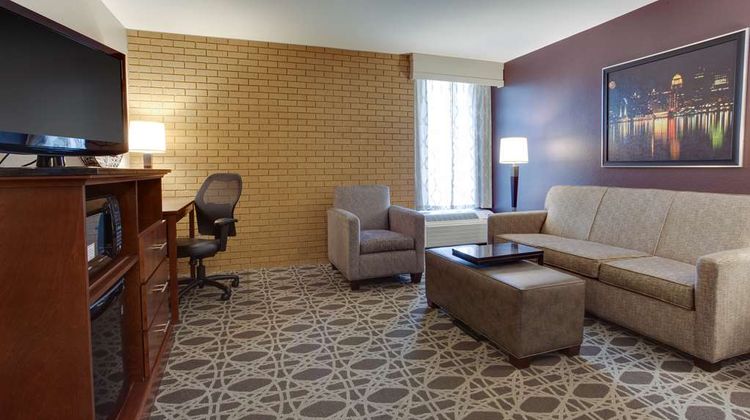 Drury Inn & Suites Louisville East Room