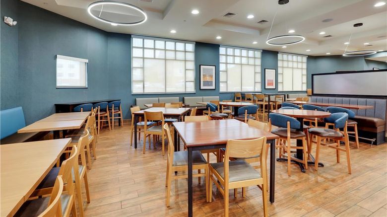 <b>Drury Inn & Suites Dayton North Restaurant</b>. Images powered by <a href="https://iceportal.shijigroup.com/" title="IcePortal" target="_blank">IcePortal</a>.