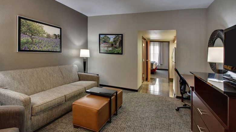 <b>Drury Inn & Suites San Antonio Northwest Suite</b>. Images powered by <a href="https://iceportal.shijigroup.com/" title="IcePortal" target="_blank">IcePortal</a>.