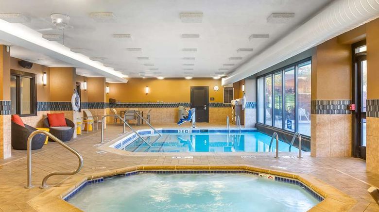 <b>Drury Inn & Suites St Louis Southwest Pool</b>. Images powered by <a href="https://iceportal.shijigroup.com/" title="IcePortal" target="_blank">IcePortal</a>.