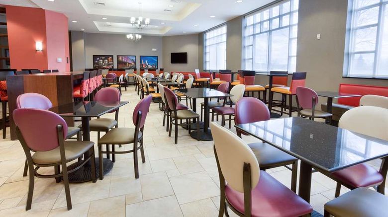 <b>Drury Inn & Suites Cincinnati Restaurant</b>. Images powered by <a href="https://iceportal.shijigroup.com/" title="IcePortal" target="_blank">IcePortal</a>.