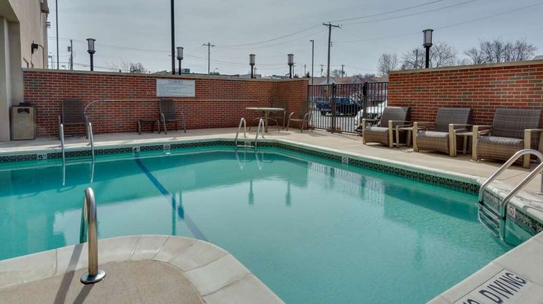 <b>Drury Inn & Suites St Louis Forest Park Pool</b>. Images powered by <a href="https://iceportal.shijigroup.com/" title="IcePortal" target="_blank">IcePortal</a>.