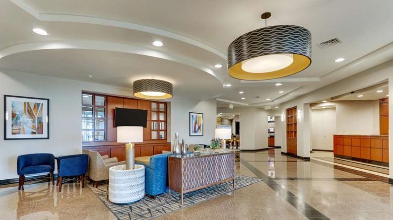 <b>Drury Inn & Suites Sikeston Lobby</b>. Images powered by <a href="https://iceportal.shijigroup.com/" title="IcePortal" target="_blank">IcePortal</a>.