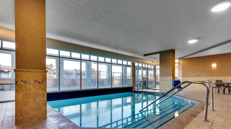 <b>Drury Inn & Suites Sikeston Pool</b>. Images powered by <a href="https://iceportal.shijigroup.com/" title="IcePortal" target="_blank">IcePortal</a>.