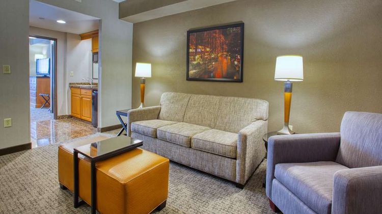 Drury Inn & Suites La Cantera Suite