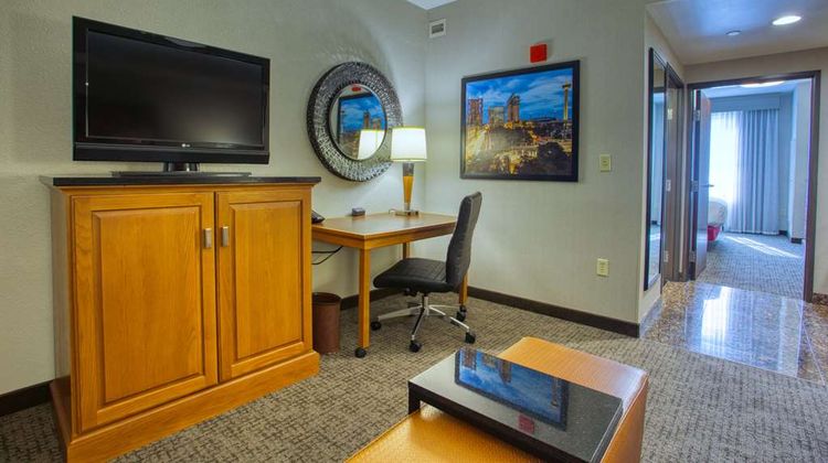 Drury Inn & Suites La Cantera Suite