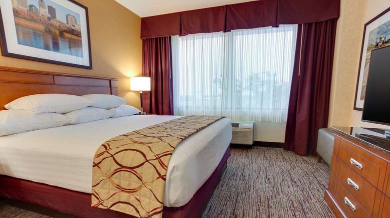 <b>Drury Inn & Suites West Des Moines Room</b>. Images powered by <a href="https://iceportal.shijigroup.com/" title="IcePortal" target="_blank">IcePortal</a>.