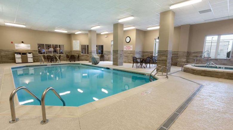 <b>Drury Inn & Suites Louisville North Pool</b>. Images powered by <a href="https://iceportal.shijigroup.com/" title="IcePortal" target="_blank">IcePortal</a>.