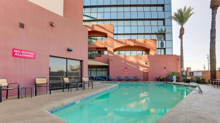 Drury Inn & Suites Phoenix Airport Pool