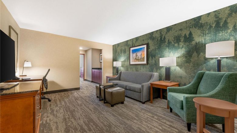 <b>Drury Plaza Hotel Colorado Springs Room</b>. Images powered by <a href="https://iceportal.shijigroup.com/" title="IcePortal" target="_blank">IcePortal</a>.