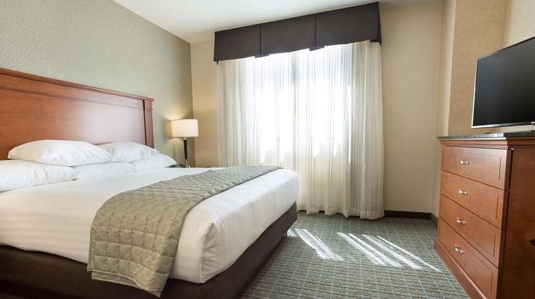 <b>Drury Inn & Suites Burlington Room</b>. Images powered by <a href="https://iceportal.shijigroup.com/" title="IcePortal" target="_blank">IcePortal</a>.