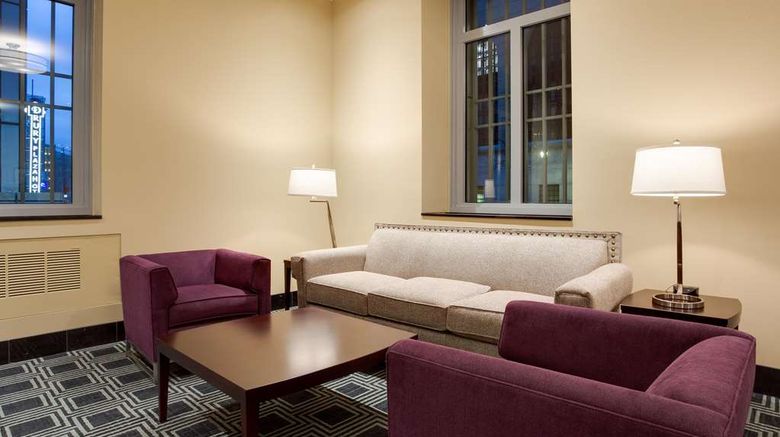 <b>Drury Plaza Hotel Pittsburgh Downtown Lobby</b>. Images powered by <a href="https://iceportal.shijigroup.com/" title="IcePortal" target="_blank">IcePortal</a>.