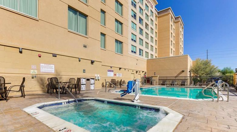 <b>Drury Inn & Suites Phoenix Chandler Pool</b>. Images powered by <a href="https://iceportal.shijigroup.com/" title="IcePortal" target="_blank">IcePortal</a>.
