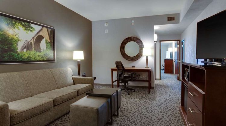 Drury Plaza Hotel Cape Girardeau Suite
