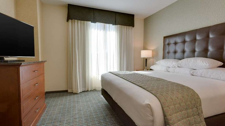<b>Drury Inn & Suites Gainesville Room</b>. Images powered by <a href="https://iceportal.shijigroup.com/" title="IcePortal" target="_blank">IcePortal</a>.
