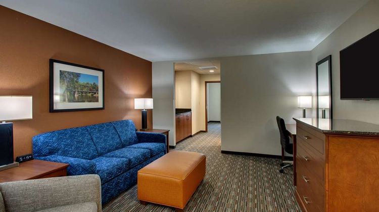 Drury Inn & Suites Iowa City/Coralville Room