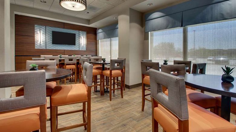 <b>Drury Inn & Suites Iowa City/Coralville Restaurant</b>. Images powered by <a href="https://iceportal.shijigroup.com/" title="IcePortal" target="_blank">IcePortal</a>.