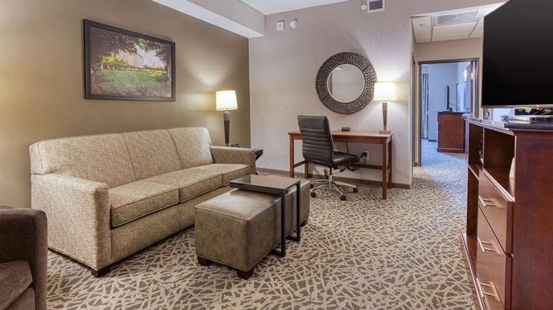 <b>Drury Inn & Suites Cincinnati NE Mason Suite</b>. Images powered by <a href="https://iceportal.shijigroup.com/" title="IcePortal" target="_blank">IcePortal</a>.