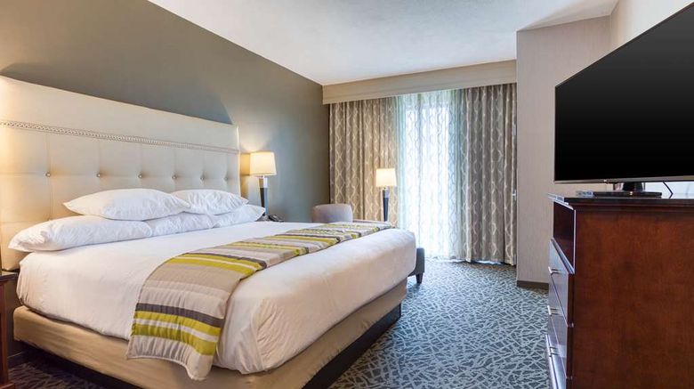 <b>Drury Inn & Suites Cincinnati NE Mason Suite</b>. Images powered by <a href="https://iceportal.shijigroup.com/" title="IcePortal" target="_blank">IcePortal</a>.