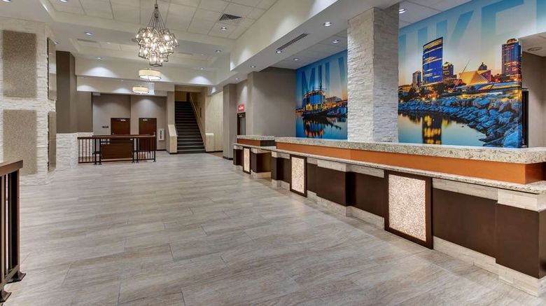 <b>Drury Plaza Hotel Milwaukee Lobby</b>. Images powered by <a href="https://iceportal.shijigroup.com/" title="IcePortal" target="_blank">IcePortal</a>.