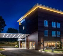 La Quinta Inn & Suites by Wyndham Exterior