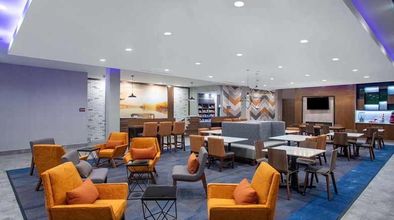 <b>La Quinta Inn & Suites by Wyndham Lobby</b>. Images powered by <a href="https://iceportal.shijigroup.com/" title="IcePortal" target="_blank">IcePortal</a>.