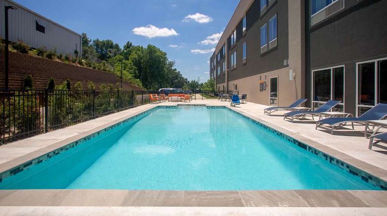 <b>La Quinta Inn & Suites by Wyndham Pool</b>. Images powered by <a href="https://iceportal.shijigroup.com/" title="IcePortal" target="_blank">IcePortal</a>.
