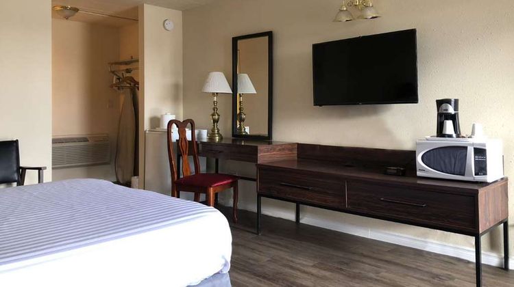 Knights Inn Fort Erie Room