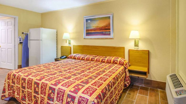 <b>Rodeway Inn Metairie New Orleans West Room</b>. Images powered by <a href="https://iceportal.shijigroup.com/" title="IcePortal" target="_blank">IcePortal</a>.