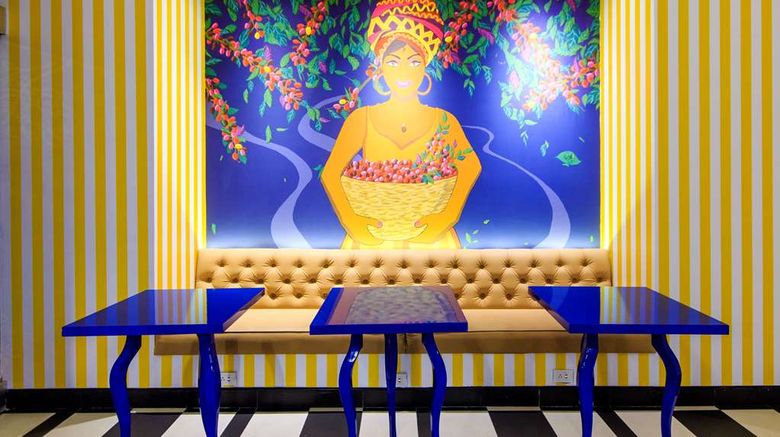 <b>Pop Art Hotel Las Colinas Lobby</b>. Images powered by <a href="https://iceportal.shijigroup.com/" title="IcePortal" target="_blank">IcePortal</a>.