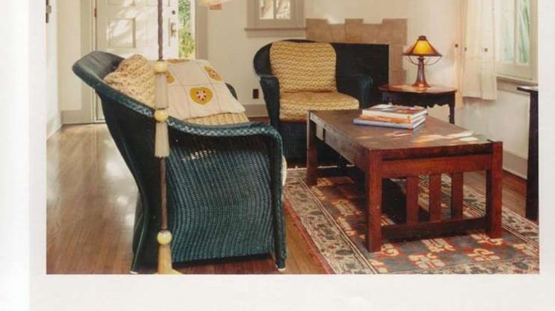 <b>Chateau Marmont Hotel Suite</b>. Images powered by <a href="https://iceportal.shijigroup.com/" title="IcePortal" target="_blank">IcePortal</a>.